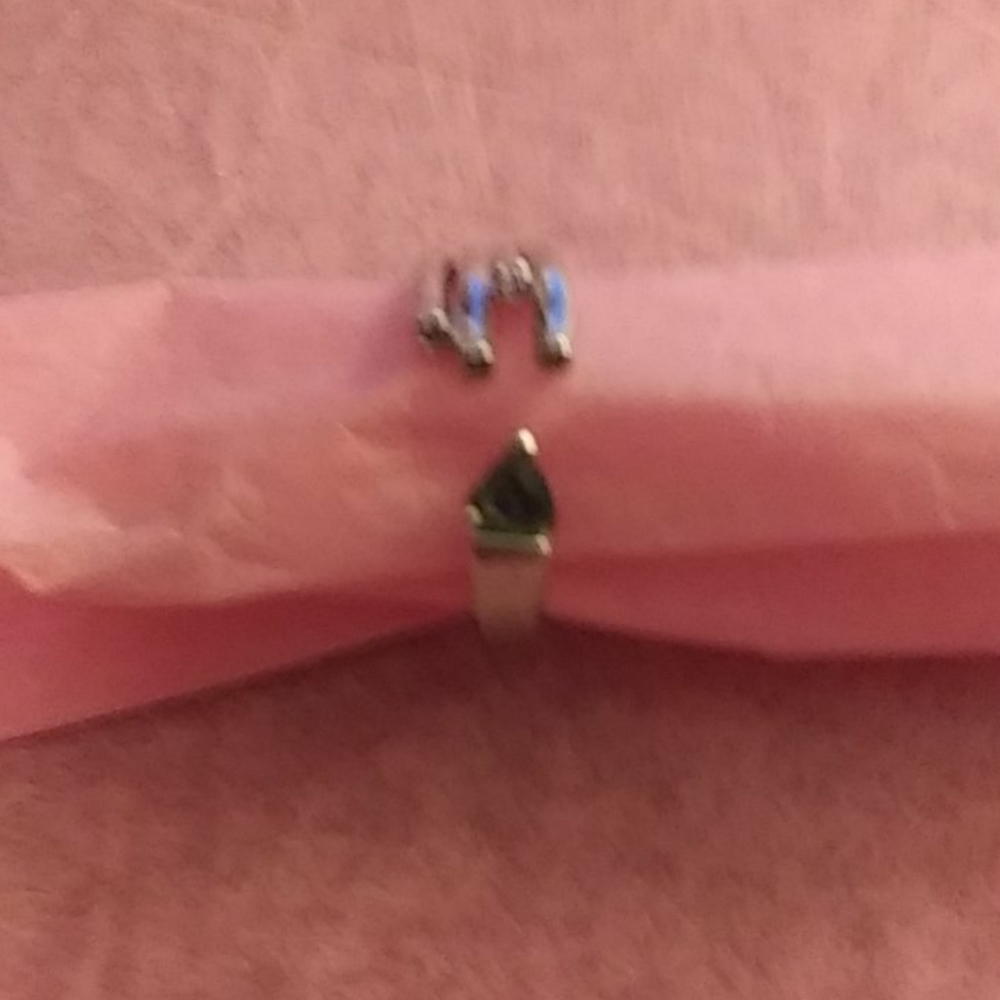 WHITE GOLD PLATTED. RING 💍.SIZE 6